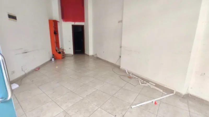 Me Qera: Amb per Dyqan / Zyre ( ASTIR - afer Bar Artistit ) k.1 - Buze Rruge (Fasade Xhami)