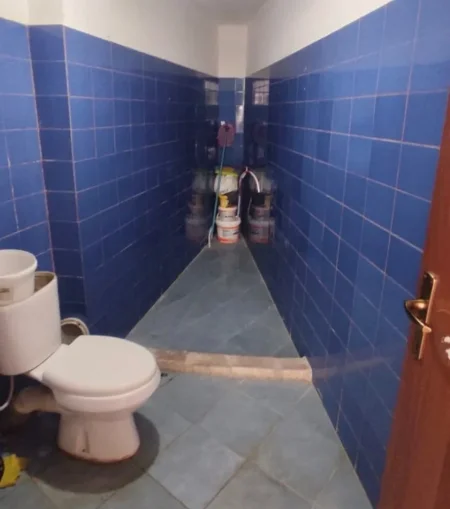 Me Qera: Amb per Dyqan / Zyre ( ASTIR - afer Bar Artistit ) k.1 - Buze Rruge (Fasade Xhami)