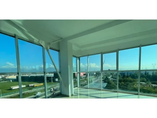 Tirane, jepet me qera ambjent biznesi Kati 6, 3.150 m² 15.000 € (Autostrada Tirane Durres Tirana, Albania)