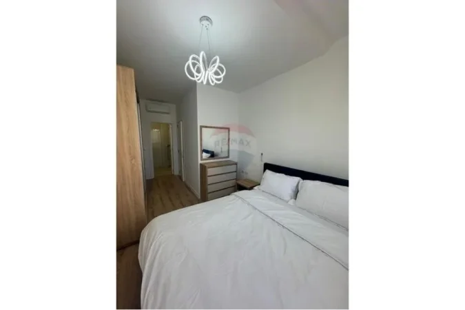 Tirane, jepet me qera apartament 2+1 Kati 3, 116 m² 700 € (Apartament 2+1+2 me qera prane Kompleksit Star)