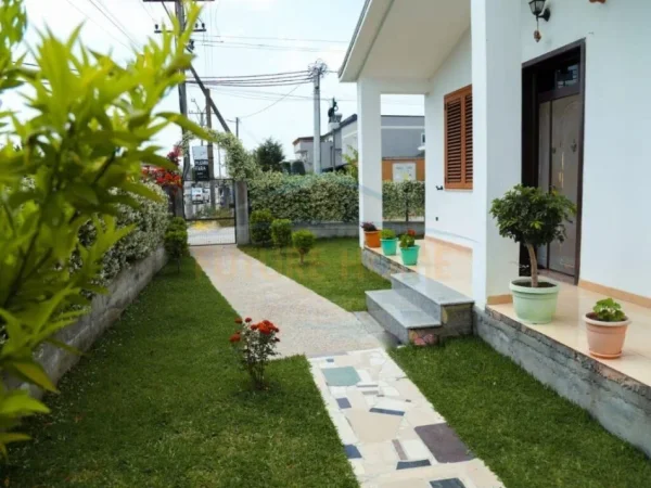 Durres, shitet shtepi 1+1 Kati 1, 79 m² 120.000 € (sukth,durres)