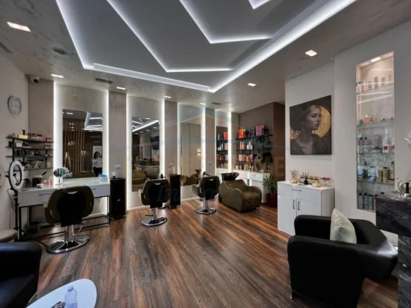 Tirane, jepet me qera ambjent biznesi Kati 0, 115 m² 2.500 € (JORDAN MISJA)