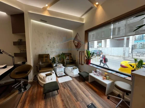 Tirane, jepet me qera ambjent biznesi Kati 0, 115 m² 2.500 € (JORDAN MISJA)