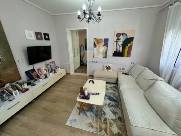 Durres, shitet apartament 2+1+Ballkon Kati 0, 136 m² 130.000 € (kopshti ivina ,durres)