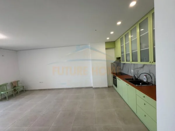 Durres, shitet apartament 1+1+Ballkon Kati 1, 83 m² 206.000 € (san pietro, gjiri i lalziy)