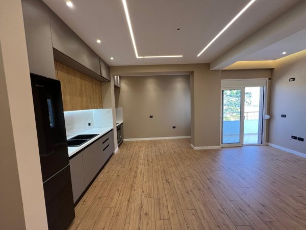 Vlore, shitet apartament 2+1 Kati 8, 117 m² 204.750 € (Lungomare) RV44894