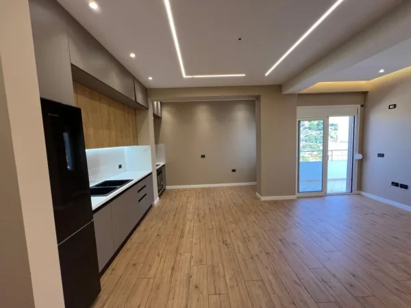 Vlore, shitet apartament 2+1 Kati 8, 117 m² 204.750 € (Lungomare) RV44894