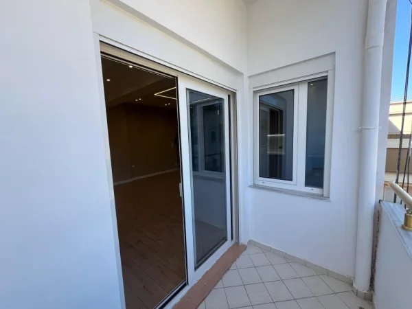 Vlore, shitet apartament 2+1 Kati 8, 117 m² 204.750 € (Lungomare) RV44894