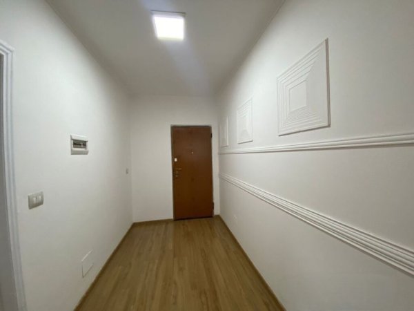 Tirane, jepet me qera apartament 1+1 Kati 1, 60 m² 550 € (Komuna e Parisit)