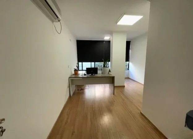 Tirane, jepet me qera apartament 1+1 Kati 1, 60 m² 550 € (Komuna e Parisit)