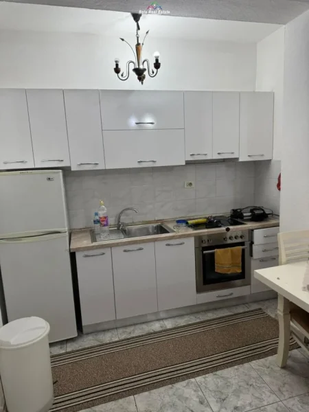 Tirane, jap me qera apartament 2+1 Kati 3, 95 m² 500 € (ish restorant durres)