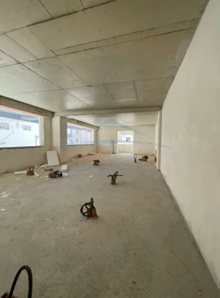 Tirane, shitet apartament 2+1 Kati 1, 105 m² 144.000 € (Rruga 5 Maji, Tiranë AREA44860)