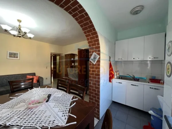 Tirane, jepet me qera apartament 2+1 Kati 2, 80 m² 600 € (PAZARI I RI)
