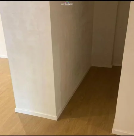 Tirane, jepet me qera zyre Kati 2, 93 m² 950 € (rruga e kavajes)