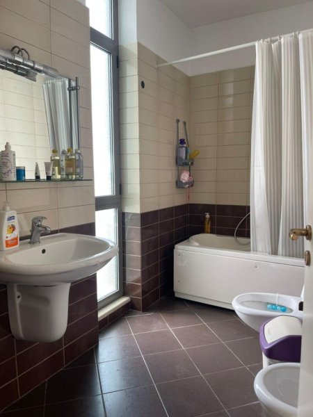 Tirane, jepet me qera apartament 2+1 Kati 7, 107 m² 600 € (rruga e dibres)