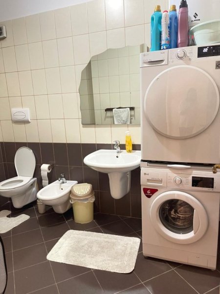 Tirane, jepet me qera apartament 2+1 Kati 7, 107 m² 600 € (rruga e dibres)