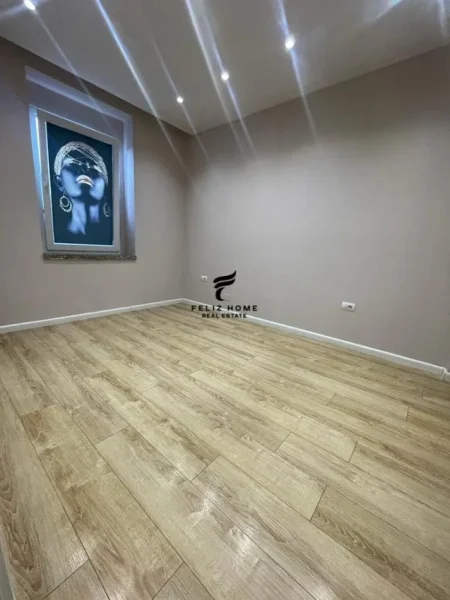 Tirane, jepet me qera zyre Kati 2, 63 m² 750 € (STADIUMI DINAMO)