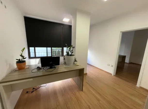 Tirane, jepet me qera ambjent biznesi Kati 1, 58 m² 550 € (Komuna e Parisit)
