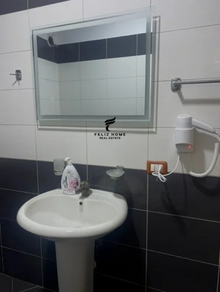 Tirane, jepet me qera apartament 1+1+Ballkon Kati 2, 64 m² 500 € (YZBERISHT)