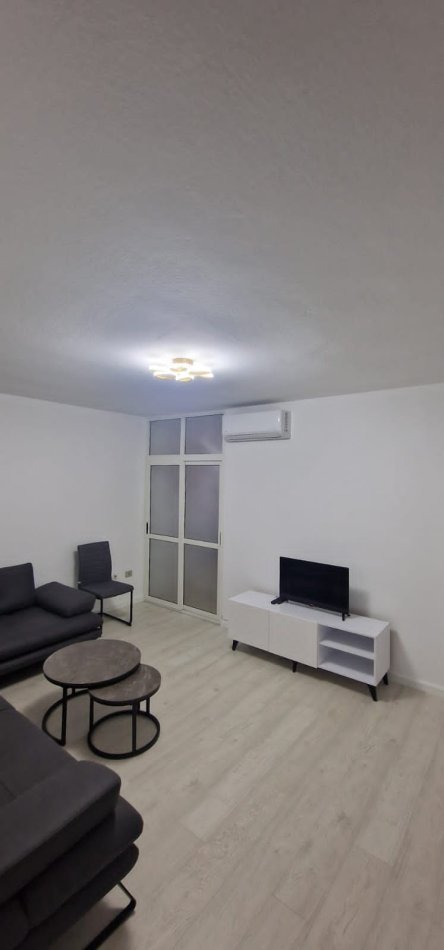 Tirane, jepet me qera apartament 1+1 Kati 6, 70 m² 635 € (komuna e parisit)