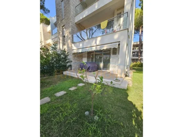 Durres, shitet apartament 2+1+Ballkon Kati 0, 90 m² 320.000 € (GJIRI I LALZIT,DURRES)