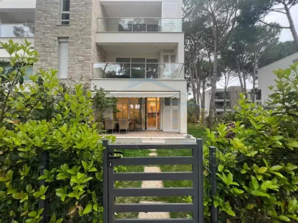 Durres, shitet apartament 2+1+Ballkon Kati 0, 90 m² 320.000 € (GJIRI I LALZIT,DURRES)