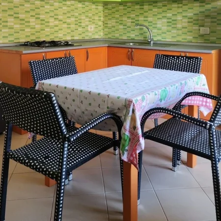 Durres, jepet me qera apartament 1+1+Ballkon Kati 1, 65 m² 250 € (Shkembi Kavajes, Durres)