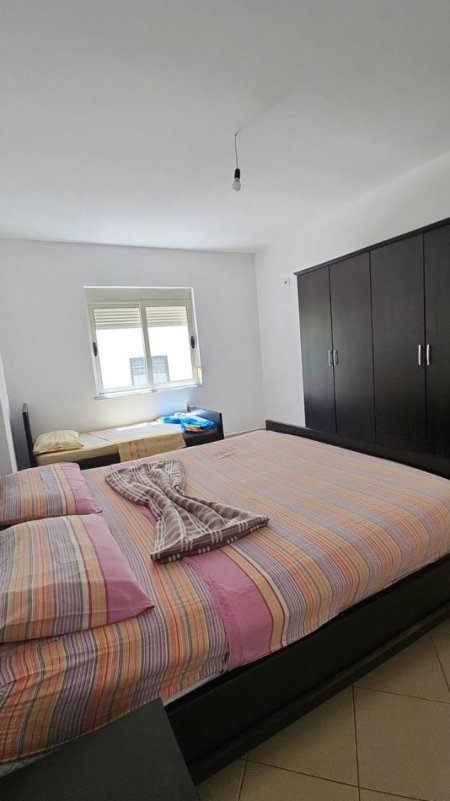 Durres, jepet me qera apartament 1+1+Ballkon Kati 1, 65 m² 250 € (Shkembi Kavajes, Durres)