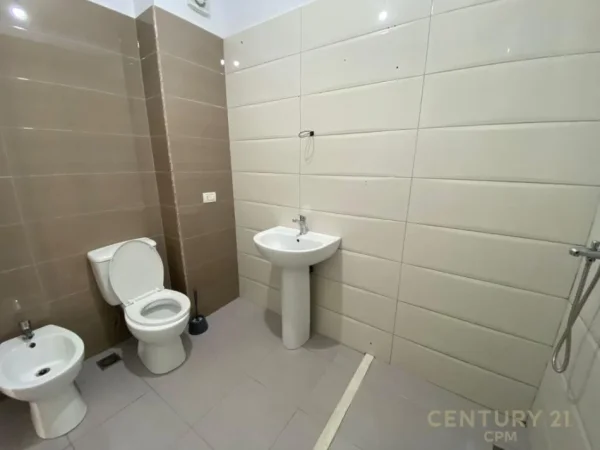 Tirane, shitet 1+1+Ballkon Kati 4, (Rruga Ibrahim Dervishi)