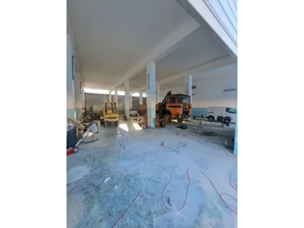 Tirane, jepet me qera ambjent biznesi Kati 0, 1.187 m² 7.500 € (Rruga Nacionale Vore-Fushkruje)