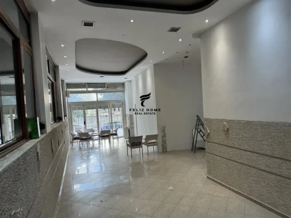 Tirane, jepet me qera dyqan Kati 1, 165 m² 1.200 € (RRUGA IRFAN TOMINI)