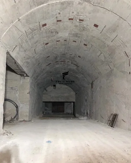 Tirane, jepet me qera ambjent biznesi Kati 0, 6.000 m² 8.000 € (SHKOZE)