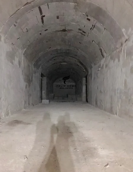 Tirane, jepet me qera ambjent biznesi Kati 0, 6.000 m² 8.000 € (SHKOZE)