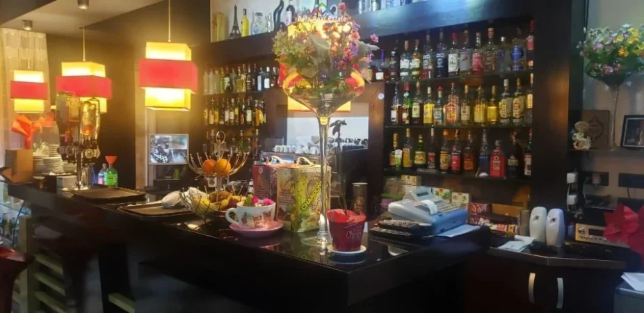 Tirane, jap me qera lokal Kati 0, 130 m² 700 € (jordan misja)