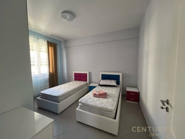 Tirane, jepet me qera apartament 2+1 Kati 3, 124 m² 500 € (Rruga "Irfan Tershana", Vilat Gjermane)