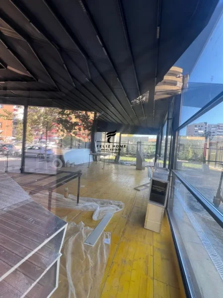 Tirane, jepet me qera dyqan Kati 0, 190 m² 3.500 € (ASTIR)