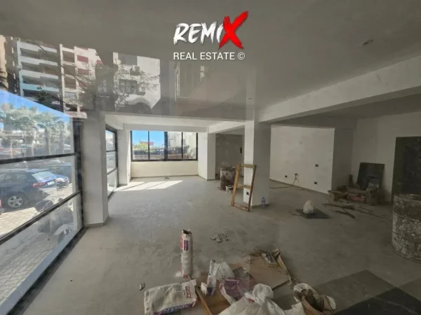 Durres, jepet me qera bar-resorant Kati 0, 105 m² 1.500 € 