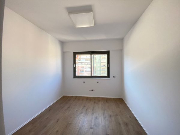Tirane, jepet me qera apartament 2+1+Aneks+Ballkon Kati 4, 117 m² 1.400 € (BLLOKU)