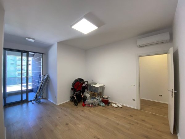 Tirane, jepet me qera apartament 2+1+Aneks+Ballkon Kati 4, 117 m² 1.400 € (BLLOKU)
