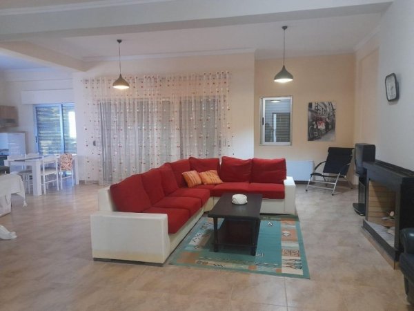 Tirane, jepet me qera apartament 3+1+Ballkon Kati 5, 130 m² 650 € (Liqeni i Thate)