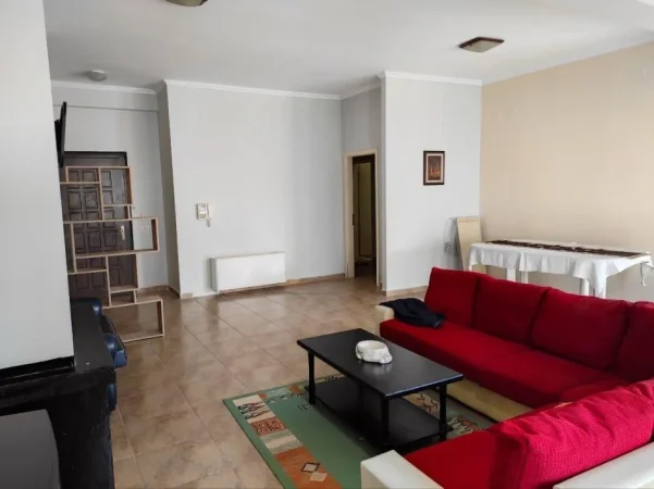 Tirane, jepet me qera apartament 3+1+Ballkon Kati 5, 130 m² 650 € (Liqeni i Thate)