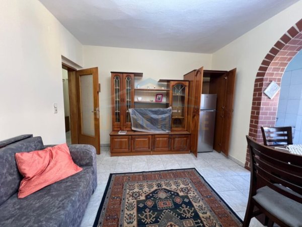 Tirane, jepet me qera apartament 2+1 Kati 2, 80 m² 600 € (Pazari i Ri)