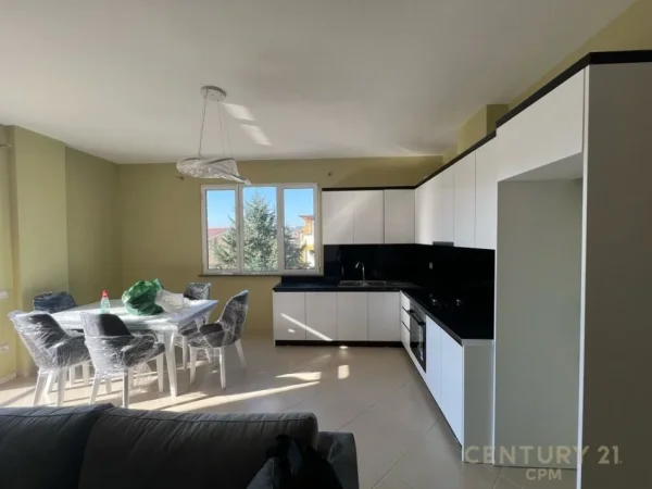 Tirane, jepet me qera apartament 2+1 Kati 3, 140 m² 500 € (vilat gjermane)