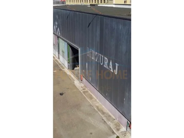Tirane, shes ambjent biznesi Kati 0, 4.700 m² 3.600.000 € (Autostrda Tirane Durres)