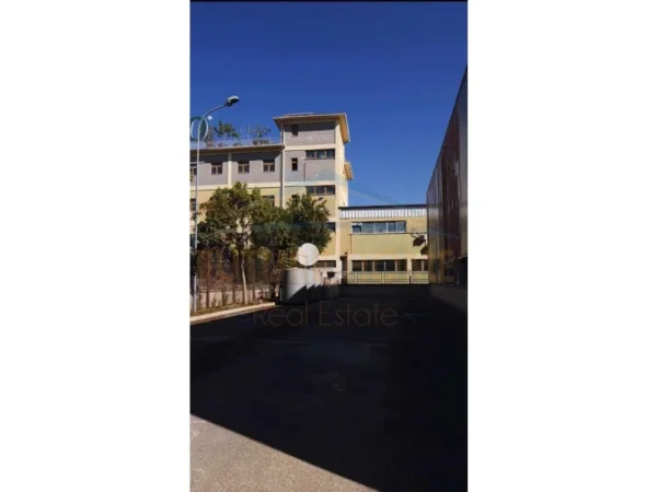 Tirane, shes ambjent biznesi Kati 0, 4.700 m² 3.600.000 € (Autostrda Tirane Durres)