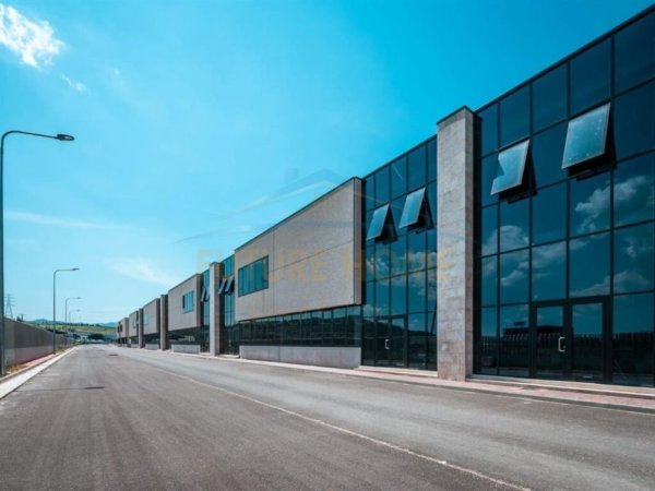 Tirane, shes ambjent biznesi Kati 0, 895 m² 1.500.000 € (Autostrada Tirane Durres)