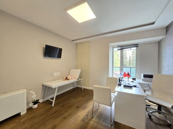 Tirane, jepet me qera apartament 2+1 Kati 5, 130 m² 1.500 € 