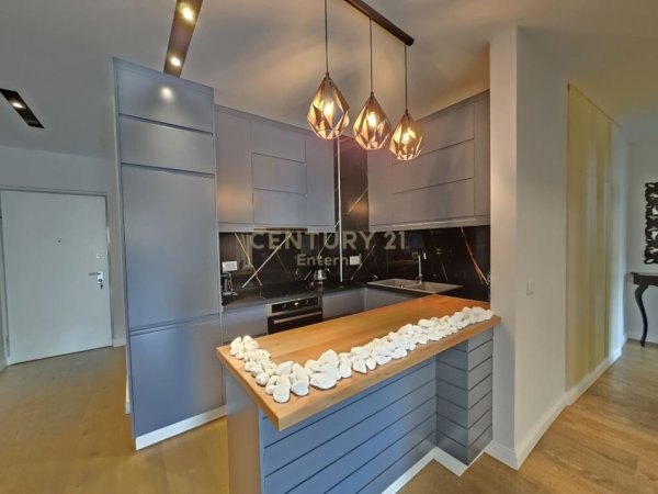 Tirane, jepet me qera apartament 2+1 Kati 5, 130 m² 1.500 € 