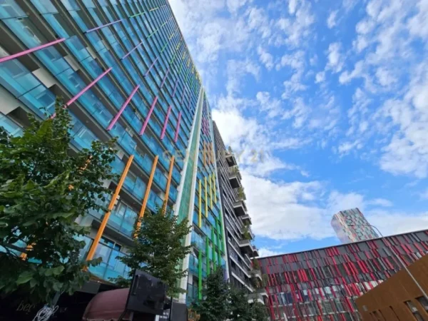 Tirane, jepet me qera apartament 2+1 Kati 5, 130 m² 1.500 € 
