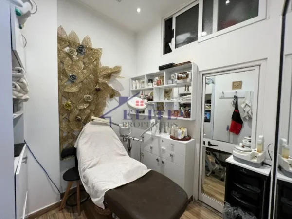 Tirane, jepet me qera ambjent biznesi Kati 0, 30 m² 600 € (Bar Univers, Astir)